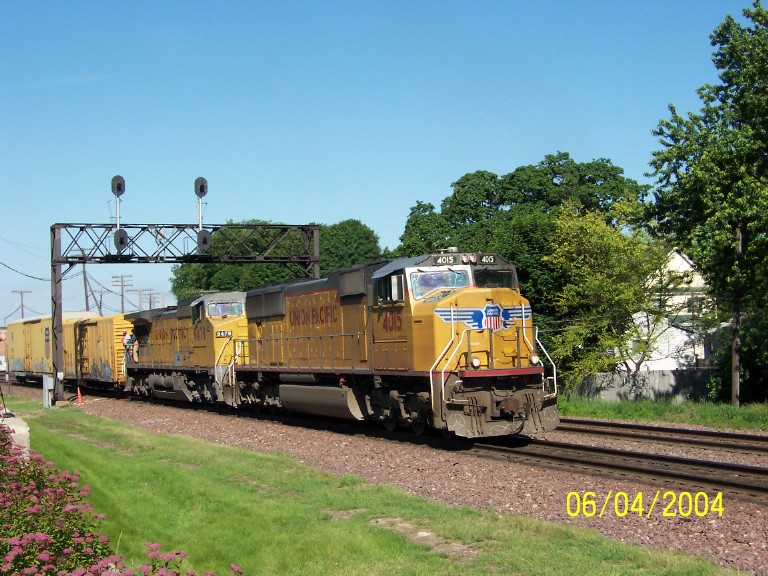 UP 4015 Actually backing up to set out cars.